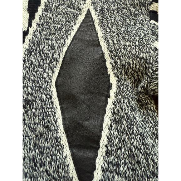 Vintage Wayne Scott Hand Knitted Pullover Sweater Size Small w/ Leather Patches - Picture 2 of 6